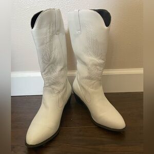 Womens White Cowboy Boots - Size 7.5